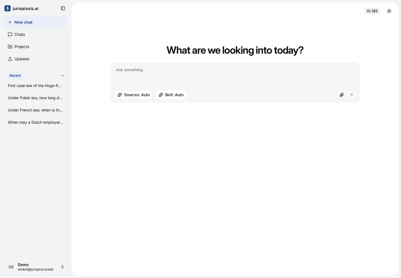 The jurispraxis.ai home screen: on the left the sidebar with New chat, Chats, Projects, Uploads and Recent with four chats; in the centre the question field with the Sources: Auto and Skill: Auto chips; at the top right the credit balance and the theme switch